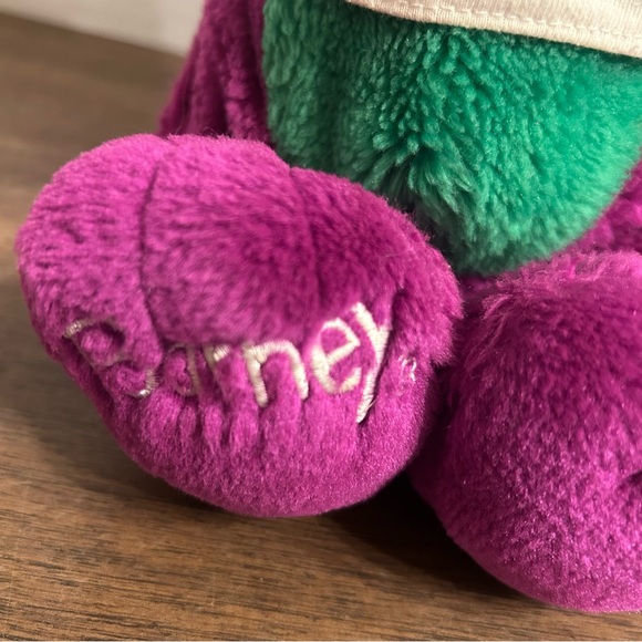 Vintage Barney The Dinosaur 13" Plush with White T-Shirt by Lyons Group 1992 - Picture 4 of 9